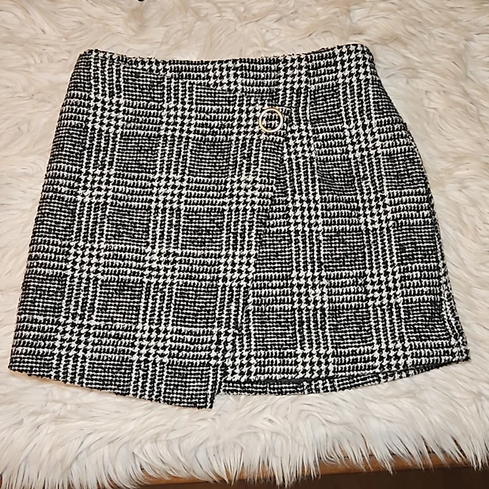 H&M Divided Wrap Front Checked Mini Skirt – Size 8 (NWT)